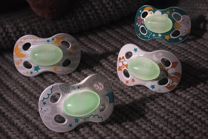 Medela Baby Pacifier | Night - Glow in The Dark | 6-18 Months | 2-Count | Lightweight | BPA-Free | Foxes and Moon with Stars
