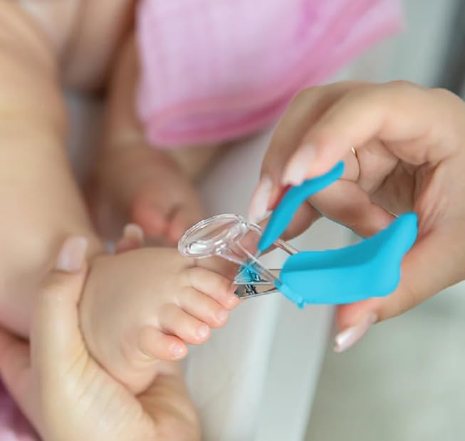 Primo Passi Baby Nail Clipper with Magnifier – Infant & Toddler Nail Trimmer with 5X Magnifying Glass, Safe Baby Nail Care Grooming Tool (Blue)