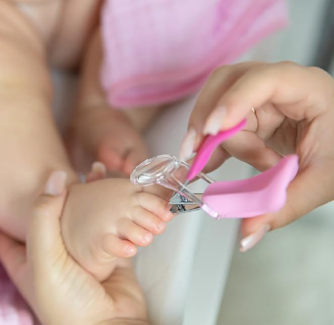Primo Passi Baby Nail Clipper with Magnifier – Infant & Toddler Nail Trimmer with 5X Magnifying Glass, Safe Baby Nail Care Grooming Tool (Pink)