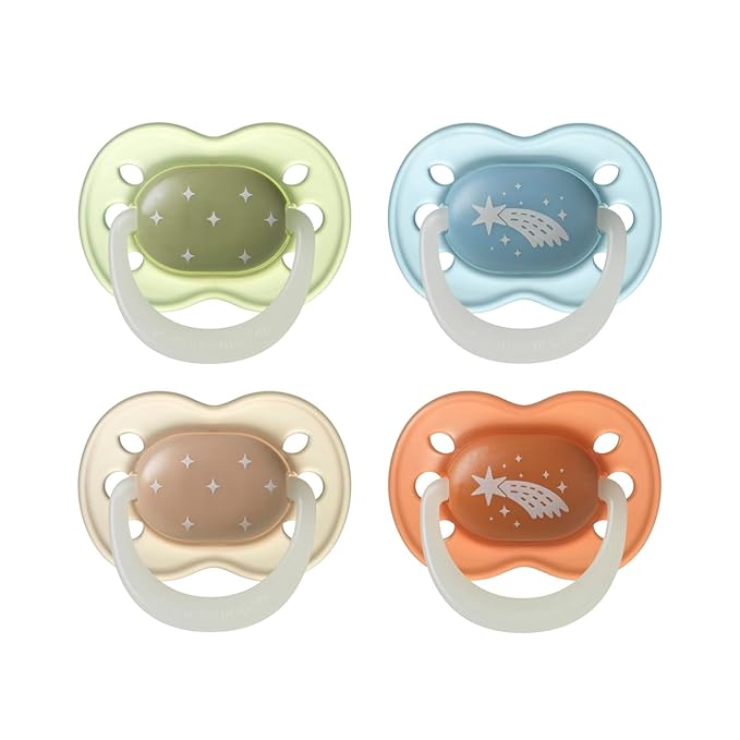 Tommee Tippee Night Time Pacifier, 0-6 Months, Symmetrical Silicone Baglet, BPA-Free Binkies, Glow in The Dark Technology, Twilight Tones, Pack of 4