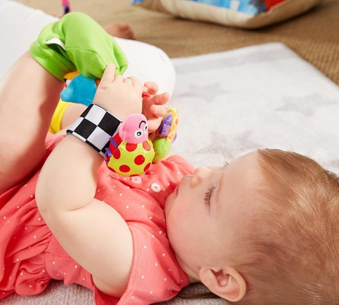 Lamaze Gardenbug - Baby Foot Finder Socks & Wrist Rattle Set - Sensory Development Toys - Newborn Baby Essentials