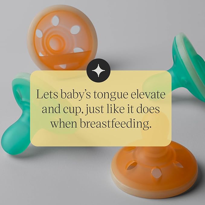 Tommee Tippee Breast-Like Night Newborn Pacifier, 0-6 Months, Breast-Like Baglet, BPA-Free Binkies, Glow in The Dark Technology, Orange/Blue, Pack of 4
