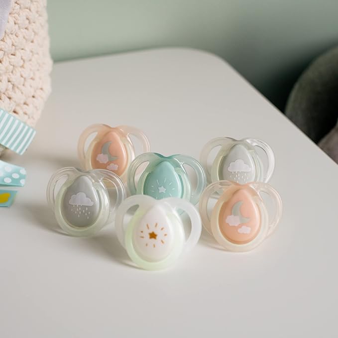 Tommee Tippee Night Time Pacifier, 0-6 Months, Symmetrical Silicone Baglet, BPA-Free Binkies, Glow in The Dark Technology, Pink Pastels, Pack of 6