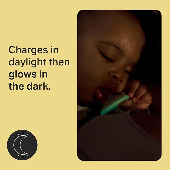 Tommee Tippee Breast-Like Night Newborn Pacifier, 0-6 Months, Breast-Like Baglet, BPA-Free Binkies, Glow in The Dark Technology, Orange/Blue, Pack of 4
