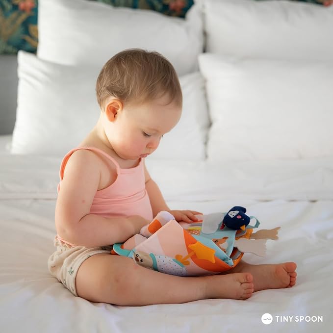 Sophie la girafe Discovery Book | 8 Pages of Activities | Awaken Baby's Curosity & Senses