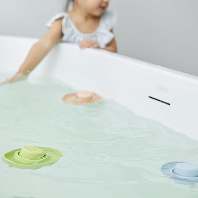 PlanToys® Pastel Green Rubber Convertible Boat | Montessori Water & Sensory Play Toy for Cause & Effect, Imagination & Exploration | Eco-Friendly Floating Bath Toy
