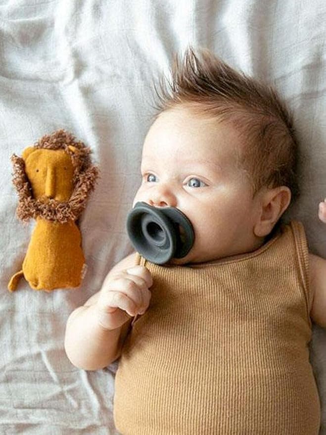 Doodle & Co. Pop & Go Pacifier for New Born Babies with Built-in Case | Pinch to Close Version | 100% Silicone for Infants with Teeth | Helps Promote Oral Development | Cream/Coal | 3+ Months