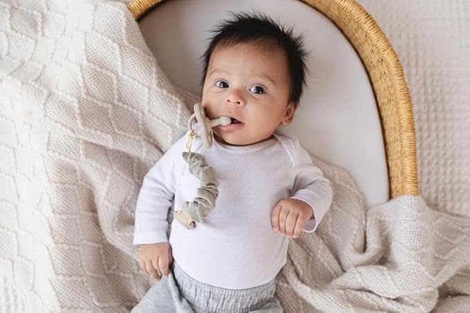 Muslin Cotton - Metal-Free Pacifier Clips, Lightweight and Secure Pacifier Holder for Babies (Cloud Rêve) - Mila & Lulu