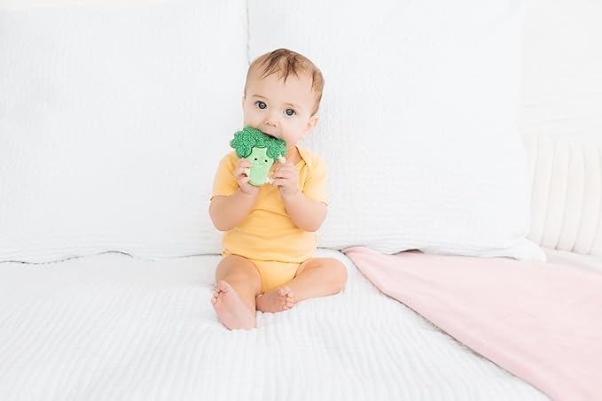 Pearhead Broccoli Baby Teether – Soft Plush Sensory Toy with BPA-Free Silicone Beaded Ring & Crinkle Sound, Soothes Teething Pain, Funny Newborn Essential for Boys and Girls, 0+ Months