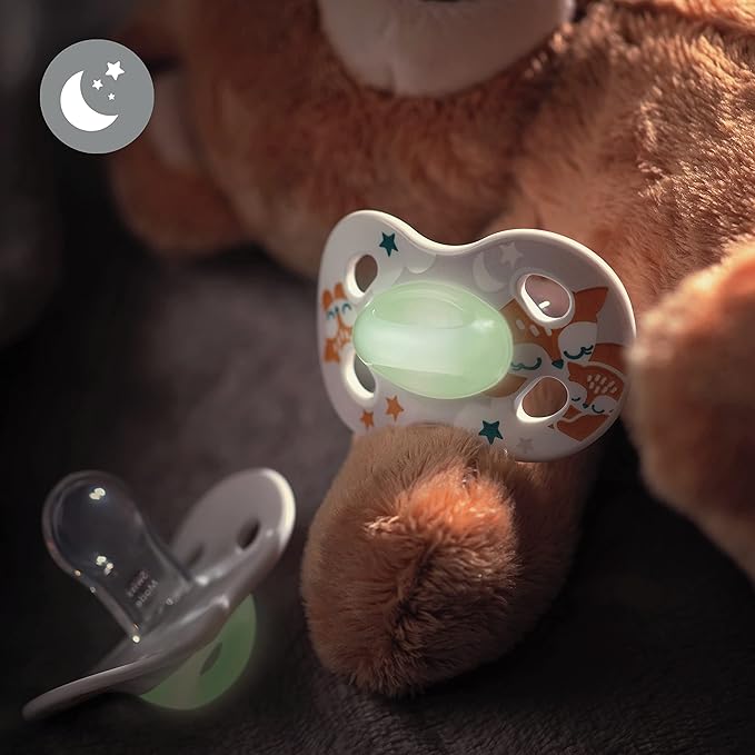 Medela Baby Pacifier | Night - Glow in The Dark | 6-18 Months | 2-Count | Lightweight | BPA-Free | Foxes and Moon with Stars