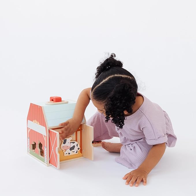 Pearhead Farm Animal Shape Sorter – Wooden Barn with 6 Chunky Animal Blocks, FSC-Certified, Flip-Up Roof & Carrying Handle, Montessori Pretend Play Toy for Boys and Girls, 2 3 4 Year Old