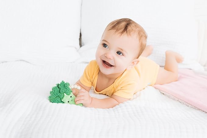 Pearhead Broccoli Baby Teether – Soft Plush Sensory Toy with BPA-Free Silicone Beaded Ring & Crinkle Sound, Soothes Teething Pain, Funny Newborn Essential for Boys and Girls, 0+ Months