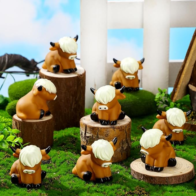 Halloscume 60 Pcs Highland Cow Party Favors Mini Brown Cows Floating Decorations Bath Rubber Water Highland Cow Figurines Bulk Figurine Statues Decor for Spring Summer Birthday Party