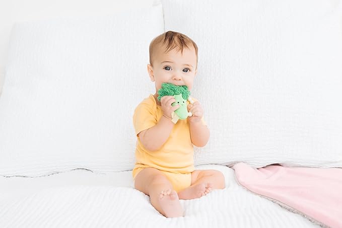 Pearhead Broccoli Baby Teether – Soft Plush Sensory Toy with BPA-Free Silicone Beaded Ring & Crinkle Sound, Soothes Teething Pain, Funny Newborn Essential for Boys and Girls, 0+ Months