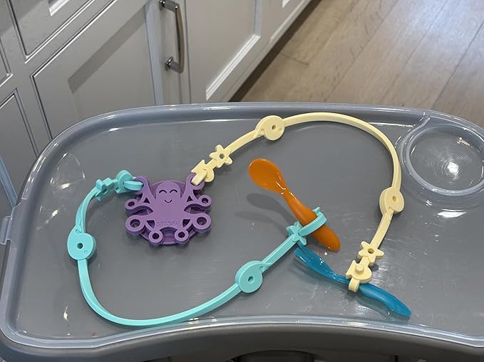 No-Throw Baby Tether Set – Suction Cup Anchor Base with 2 Silicone Straps – Keeps Toys, Cups & Utensils Off the Floor – BPA-Free, Dishwasher Safe - Colors Vary