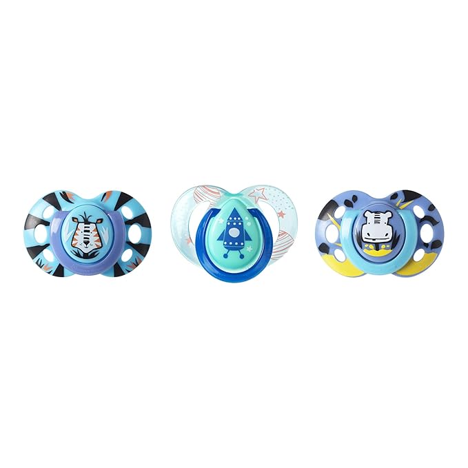 Tommee Tippee Day and Night Pacifier, 6-18 Months, Symmetrical Baglet, BPA-Free Binkies, Colors and Designs May Vary, Pack of 3