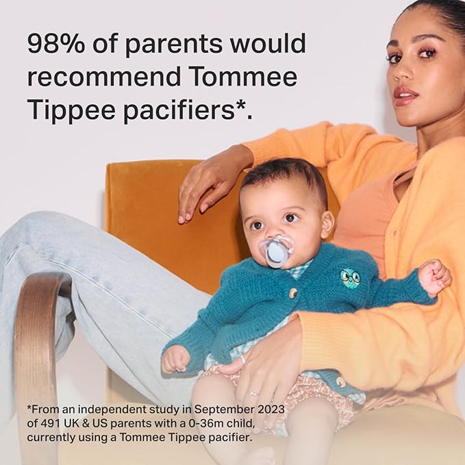 Tommee Tippee Night Time Pacifier, 0-6 Months, Symmetrical Silicone Baglet, BPA-Free Binkies, Glow in The Dark Technology, Blue Pastels, Pack of 6