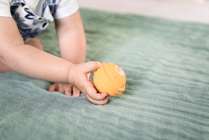 Sophie la girafe Musical Balls | Easy to Grasp | Light & Colorful | Designed with Natural Rubber to Soothe & Awaken Baby's Sense of Sound