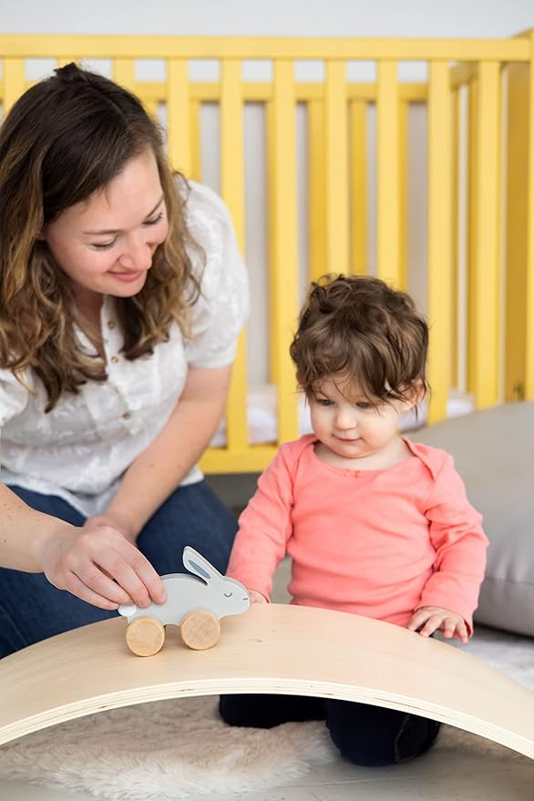 Pearhead Wooden Bunny Pull Along Toy – Montessori Wooden Rabbit Toy, Develops Motor Skills & Hand-Eye Coordination, Nursery Décor, Gender-Neutral First Birthday Gift for Boys and Girls, 1 Year Old+