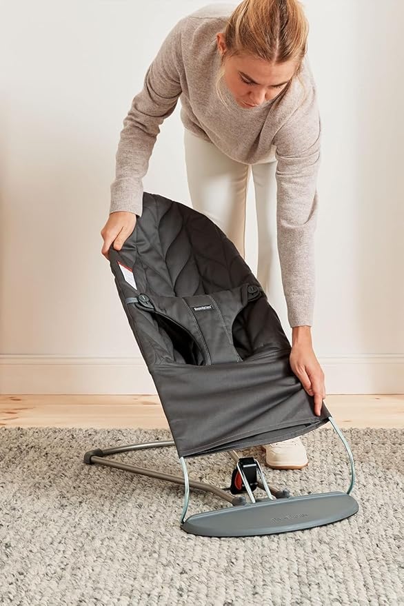BabyBjörn Bouncer Bliss, Anthracite, Woven, Petal Quilt | 2-in-1 Adjustable Baby Bouncer Seat and Toddler Chair, Newborn to Toddler (8-29 lbs), 4 Positions, Lightweight & Portable