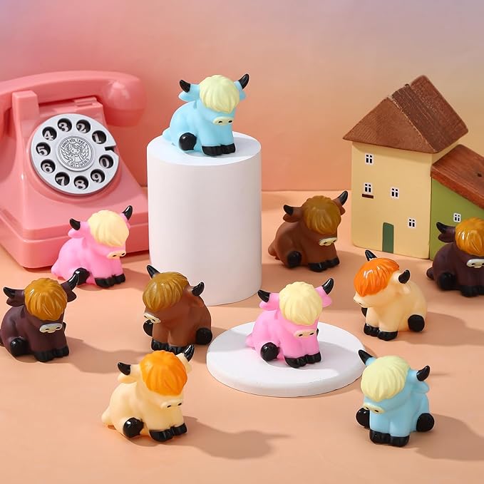 50 Pcs Highland Cow Rubber Figurines,Mini Rubber Cows Bath Float Squeaky Highland Cow Toys for Baby Shower Birthday Gift (2x2x1.8 inches)