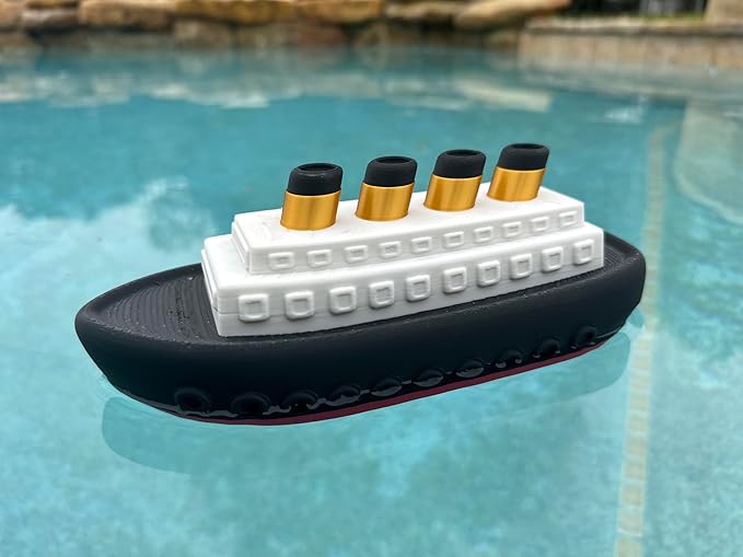 Cartoon Titanic Bath Toy – 6" Floating Boat for Bath & Pool Play