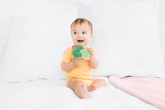 Pearhead Broccoli Baby Teether – Soft Plush Sensory Toy with BPA-Free Silicone Beaded Ring & Crinkle Sound, Soothes Teething Pain, Funny Newborn Essential for Boys and Girls, 0+ Months