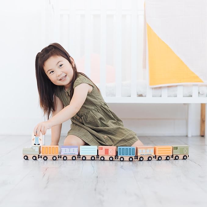 Pearhead Wooden Train Set for Toddlers – 10-Piece Magnetic Train Cars, FSC-Certified Wood, Montessori STEM Toy, Develops Fine Motor Skills, Compatible with Major Brands, Boys and Girls, Ages 2 3 4