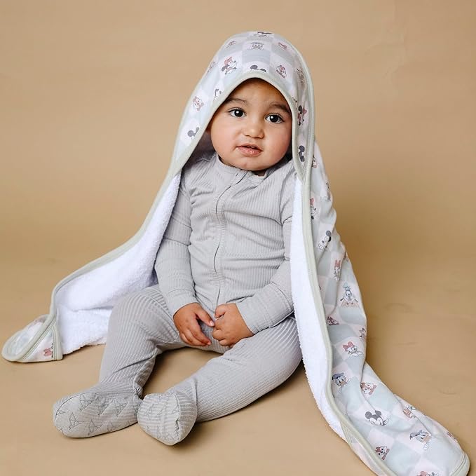 Premium Knit Hooded Bath Towel "Mickey Mouse & Friends" by Copper Pearl