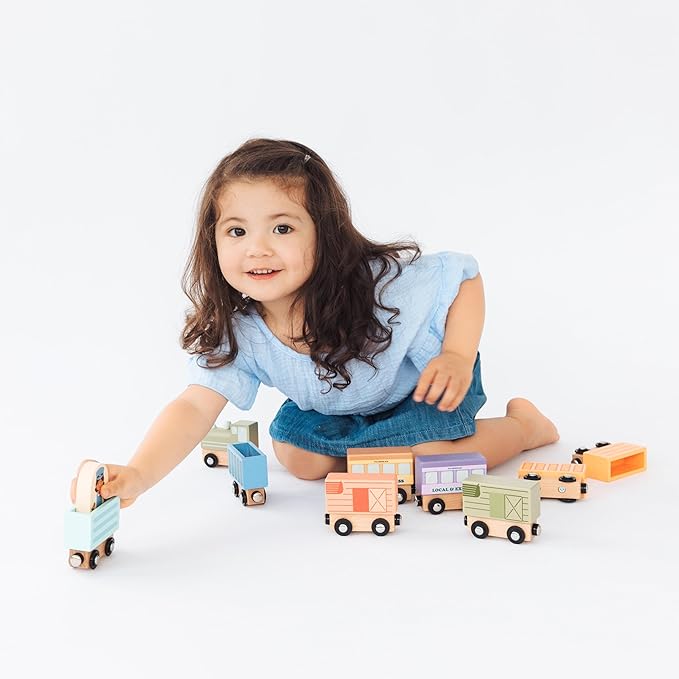 Pearhead Wooden Train Set for Toddlers – 10-Piece Magnetic Train Cars, FSC-Certified Wood, Montessori STEM Toy, Develops Fine Motor Skills, Compatible with Major Brands, Boys and Girls, Ages 2 3 4