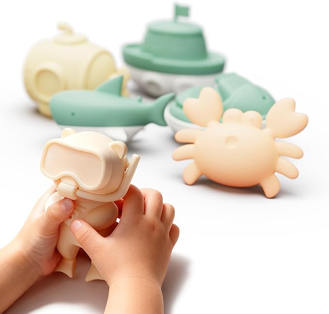 MarcZero Ocean Silicone Bath Toys 8Pcs for Toddlers Kids Babies,Bathtub Water Toys,Soft Squeezable Easy-Grip Pool Toys Set (Green)
