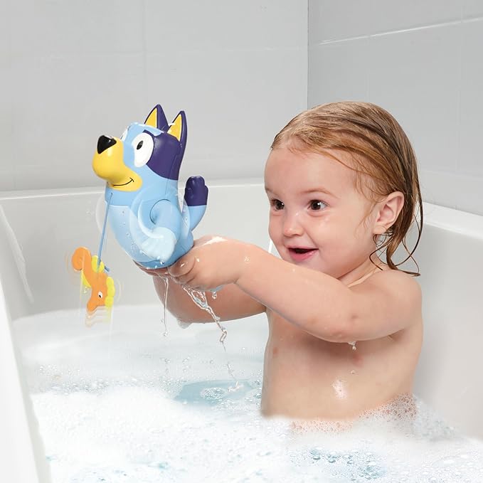Bluey Swimming Bath Toy by TOMY Toomies - Bluey Toys Includes Retractable Seahorse and Swims on Back or Front - Bath, Beach or Pool Toys - Ages 18 Months and Up