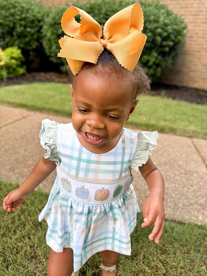 Wee Ones Girls' Classic Grosgrain Hair Bow with Scalloped Edges, No-Slip Hair Clip, Handmade, Old Gold, King