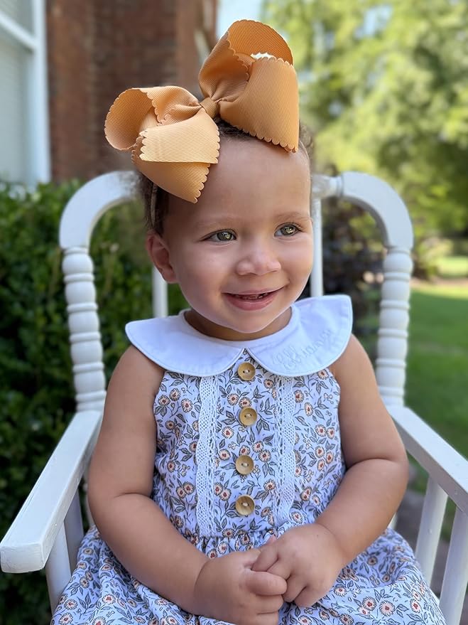 Wee Ones Girls' Classic Grosgrain Hair Bow with Scalloped Edges, No-Slip Hair Clip, Handmade, Old Gold, King