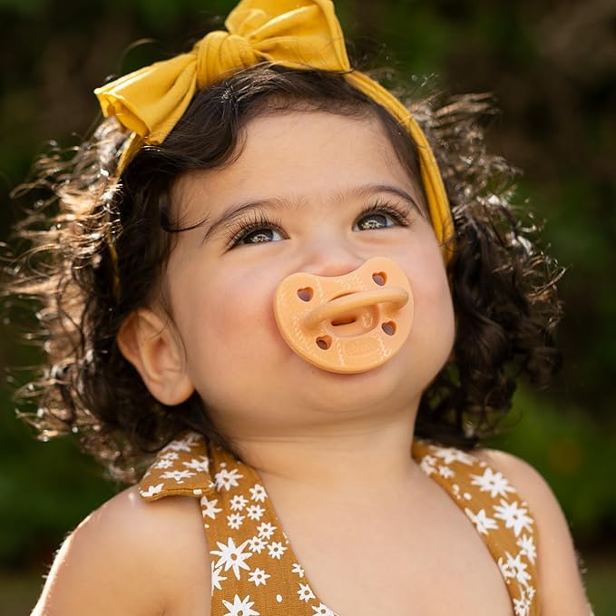 Chicco PhysioForma Luxe Orthodontic Pacifier for Babies 6-16 Months, One-Piece 100% Soft Silicone, Supports Breathing, Textured Shield & Handle, Sterilizing Case, BPA Free, 2-Pack, Cantaloupe