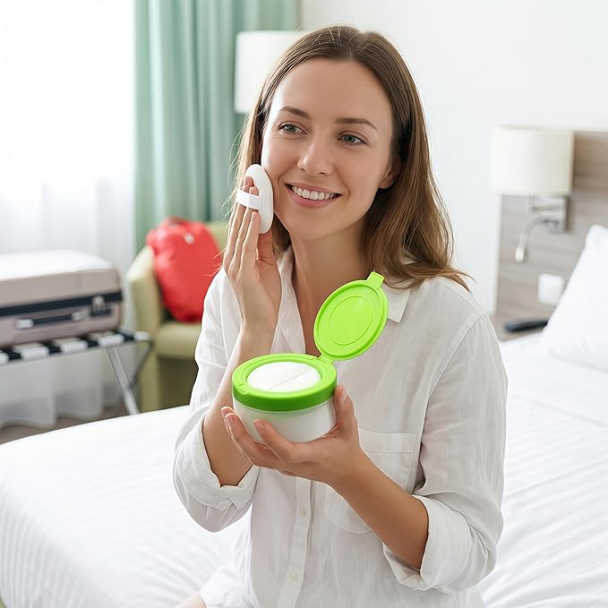 White Plastic Empty Baby Powder Puff Case with Green Sifter Lid Refillable After-Bath Talcum Powder Jar Dispenser Portable Beauty Baby Skin Care Container for Home and Travel