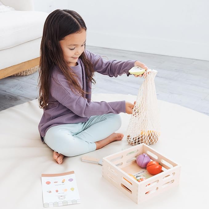 Pearhead Wooden Play Food Set – 21-Piece Pretend Kitchen Toy, Cutting Fruits & Veggies, FSC-Certified, Farmers Market with Play Money, Mesh Bag & Storage Crate, Boys and Girls, 2 3 4 Year Old