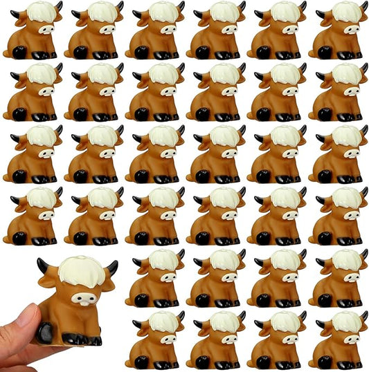 Halloscume 60 Pcs Highland Cow Party Favors Mini Brown Cows Floating Decorations Bath Rubber Water Highland Cow Figurines Bulk Figurine Statues Decor for Spring Summer Birthday Party