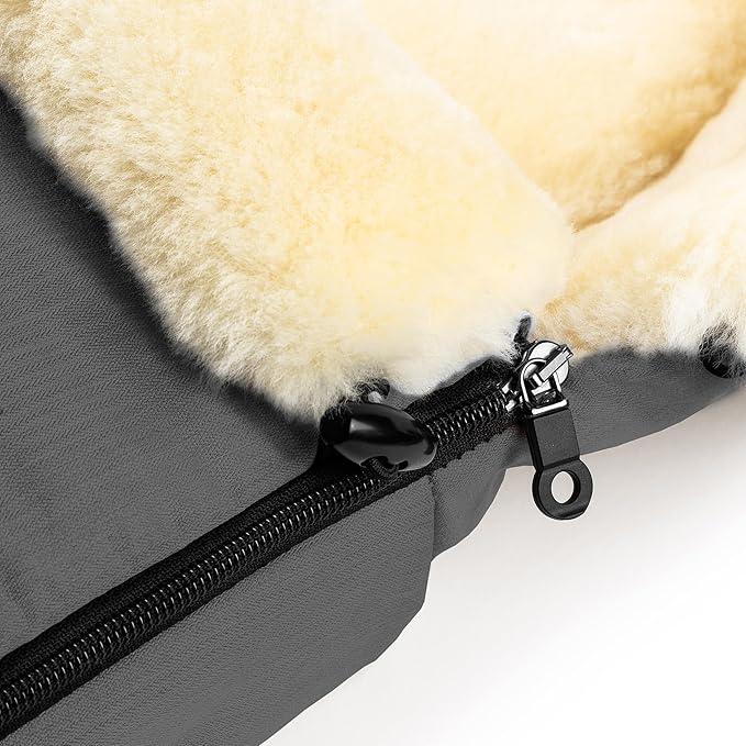 Werner Christ Baby Sheepskin footmuff Oslo Luxe for carrycot - Winter footmuff Made of Medical Fur (from 0 to 6 Months) for carrycot, Infant Carrier, Stroller