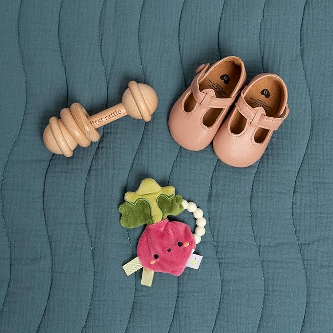 Pearhead Wooden Baby Rattle & Teether – Laser-Engraved Keepsake, Natural Beechwood, Montessori Sensory Toy Develops Fine Motor Skills & Hand-Eye Coordination, Newborn Gift, 0+ Months
